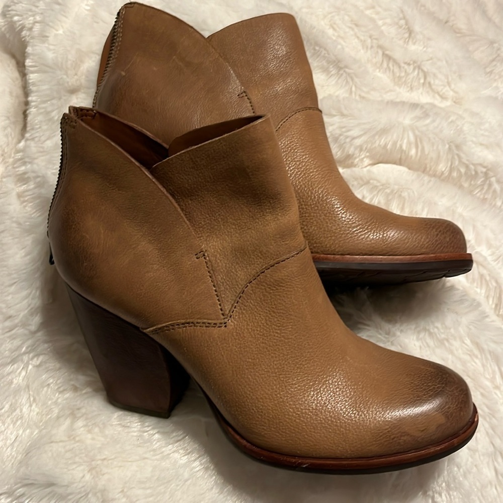 Kork Ease booties very good condition sz 9.5